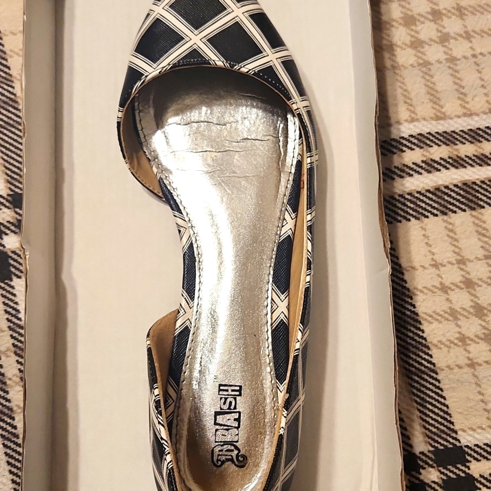 Black and white flats Size 9